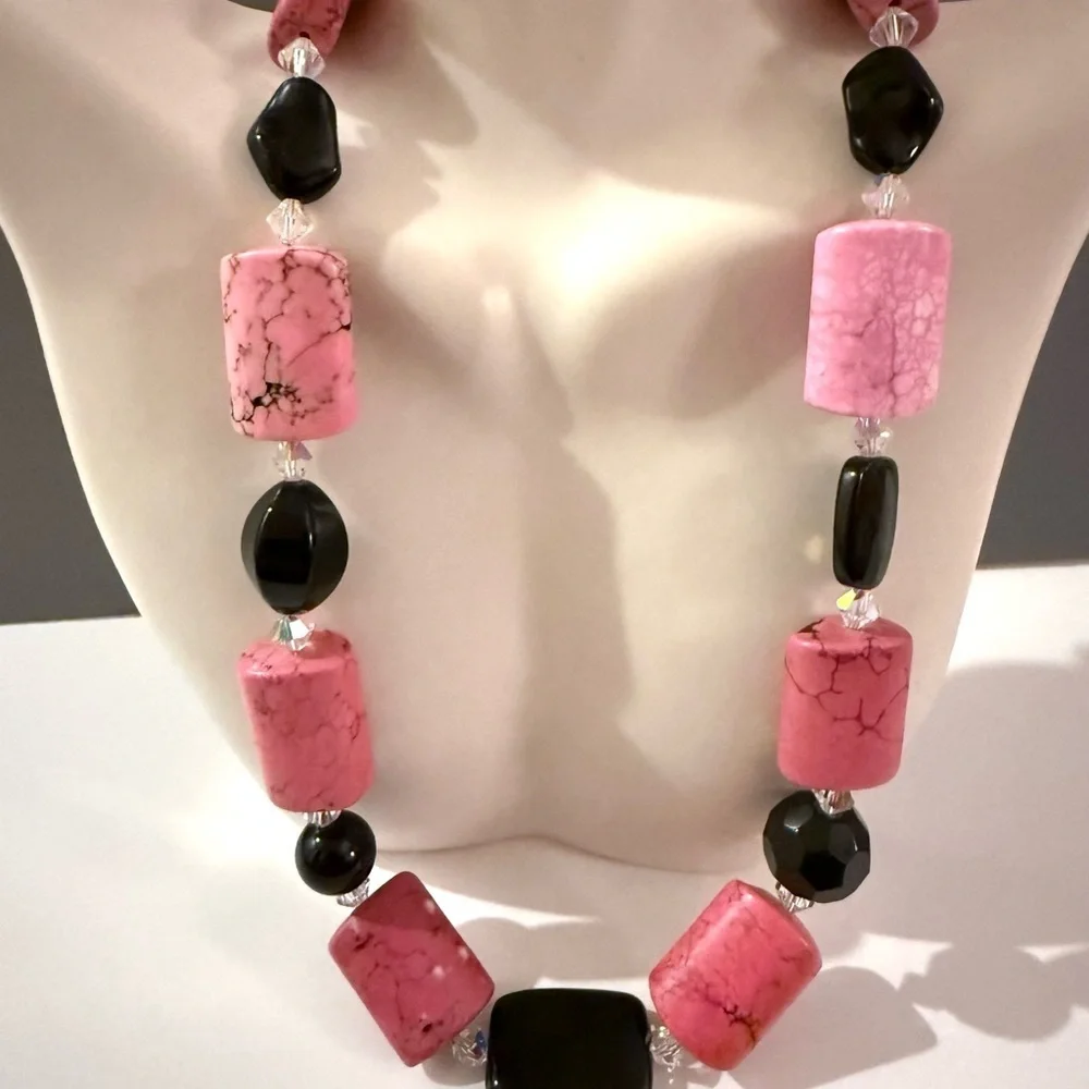 Natural Gemstone BOHO Howlite Pink with Black Statement Necklace 20 Inches - Picture 5 of 5